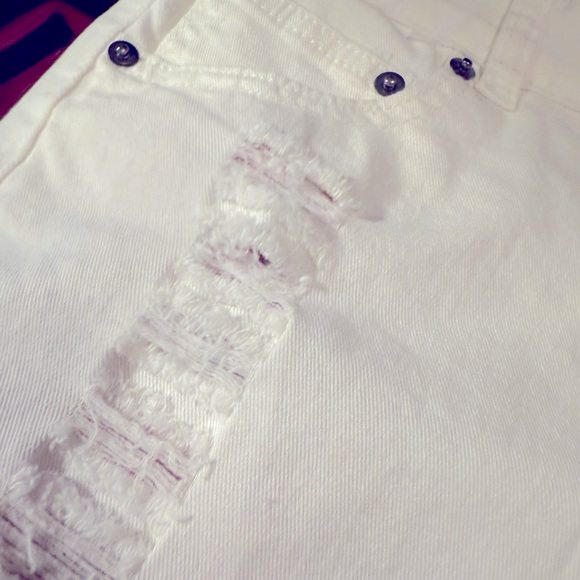 Ocean Drive white denim shorts new with tags. Smoke free distressed size 9 tts - Picture 2 of 6
